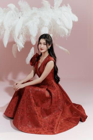 Á hậu Phương Nhi thanh lịch trong BST Limited mới nhất cho mùa Xuân Hè 2024 của SIXDO